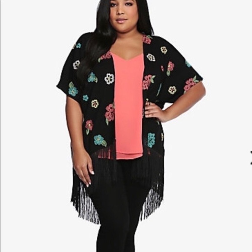 Torrid Black Floral Embroidered Fringe Kimono Open Front Wrap Size 0/1 L XL